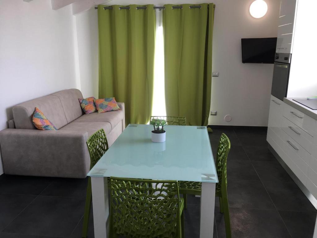 Casa Vacanza Colors Porto Torres Esterno foto